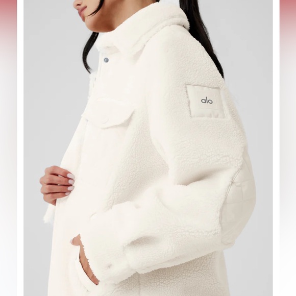ALO Yoga Sherpa Edge Shacket - Picture 2 of 5